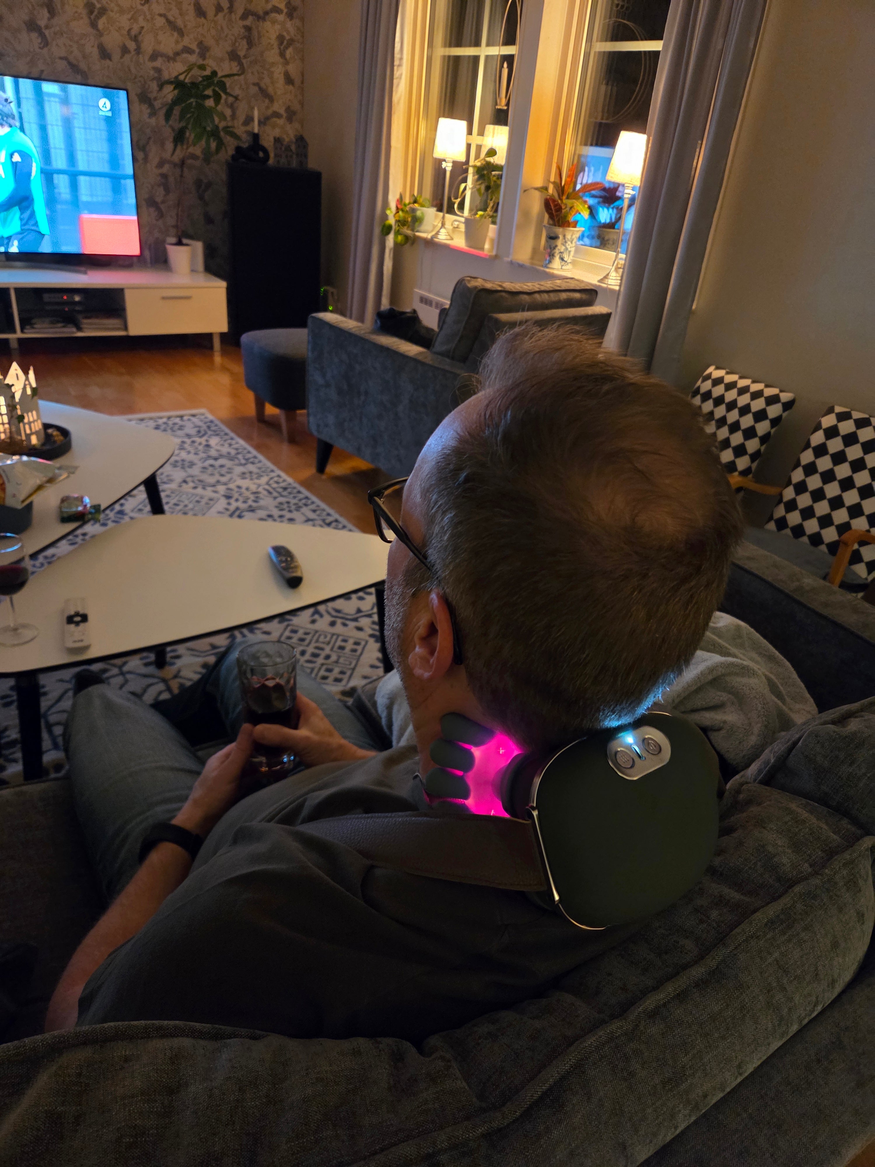 NeckTherapy+ - Elektrisk nakke- og skuldermassasje med varme